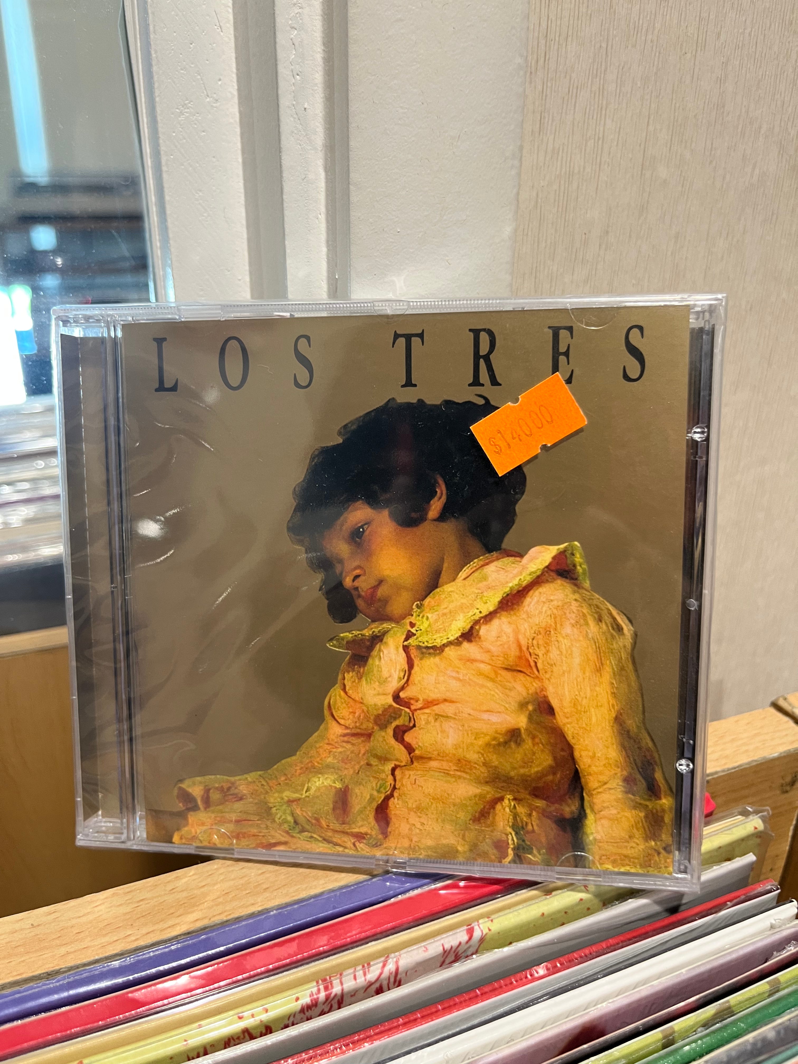 LOS TRES La espada & la pared