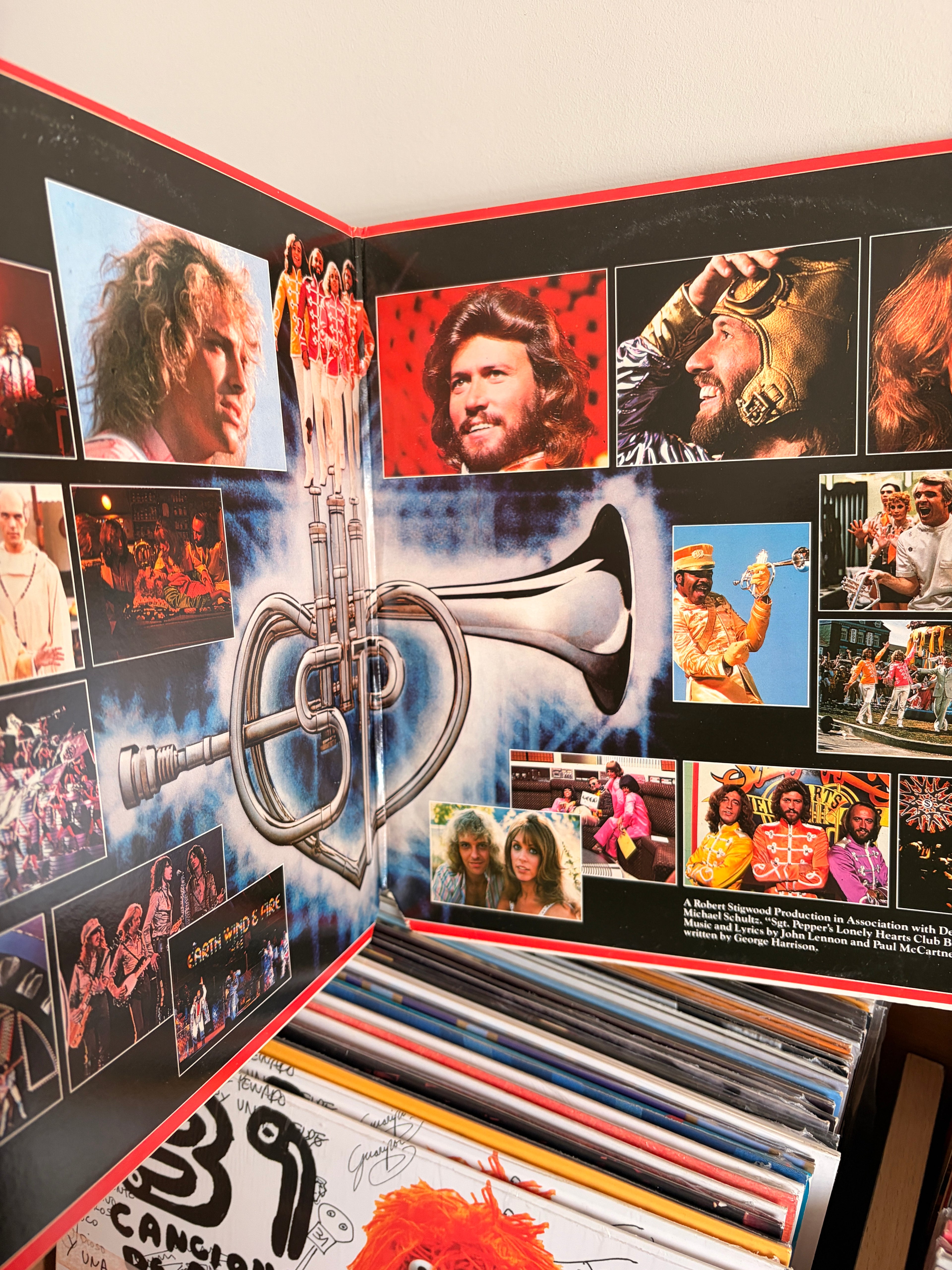 SGT. PEPPER`S Lonely Hearts Club Band Peter Frampton Bee Gees (tributo a the beatles)