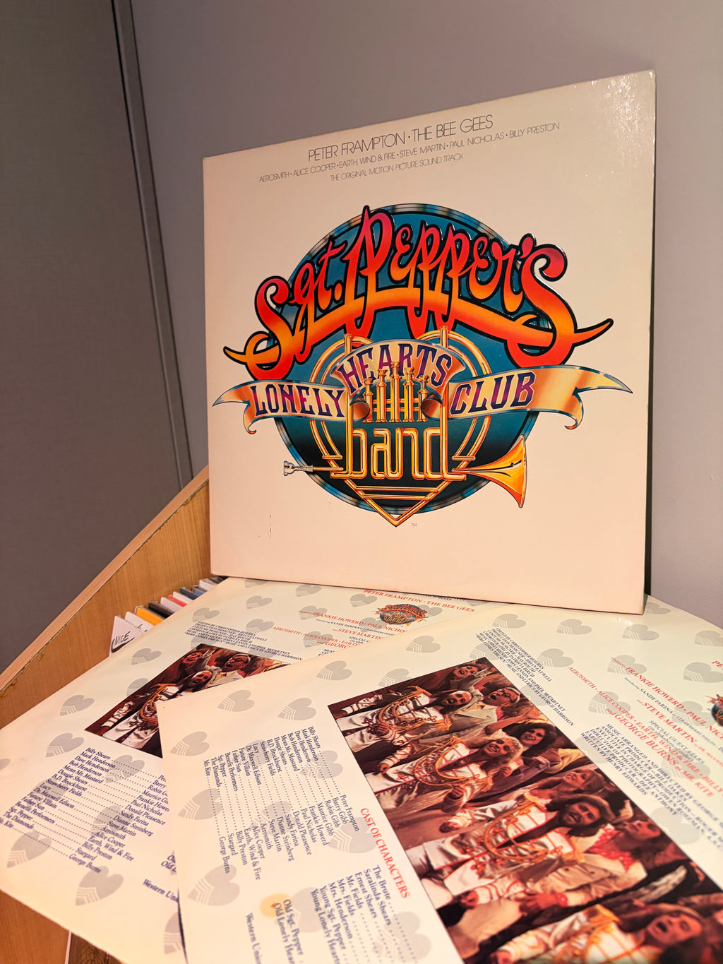 SGT. PEPPER`S Lonely Hearts Club Band Peter Frampton Bee Gees (tributo a The Beatles)