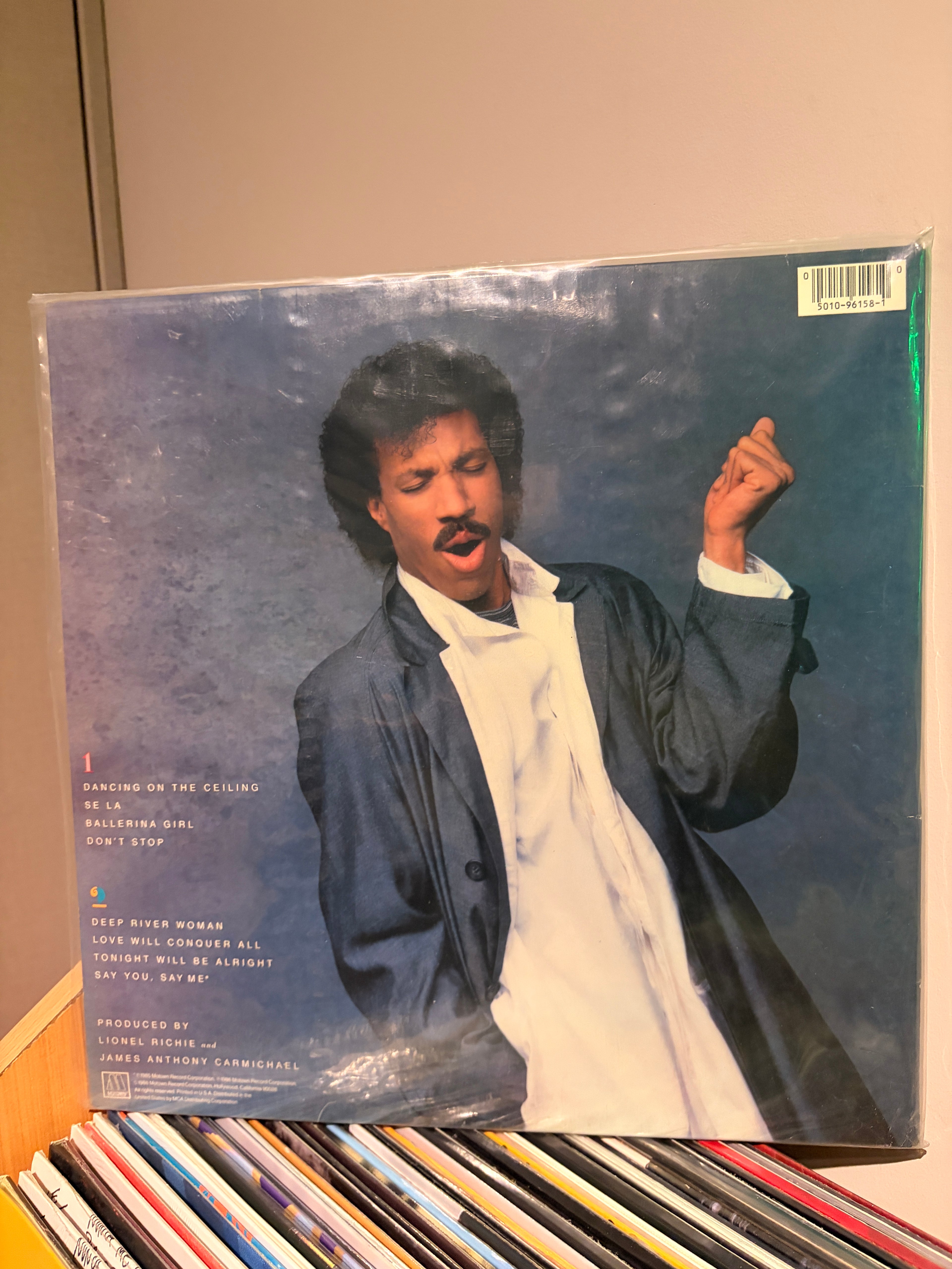 LIONEL RICHIE Dancing on the ceiling