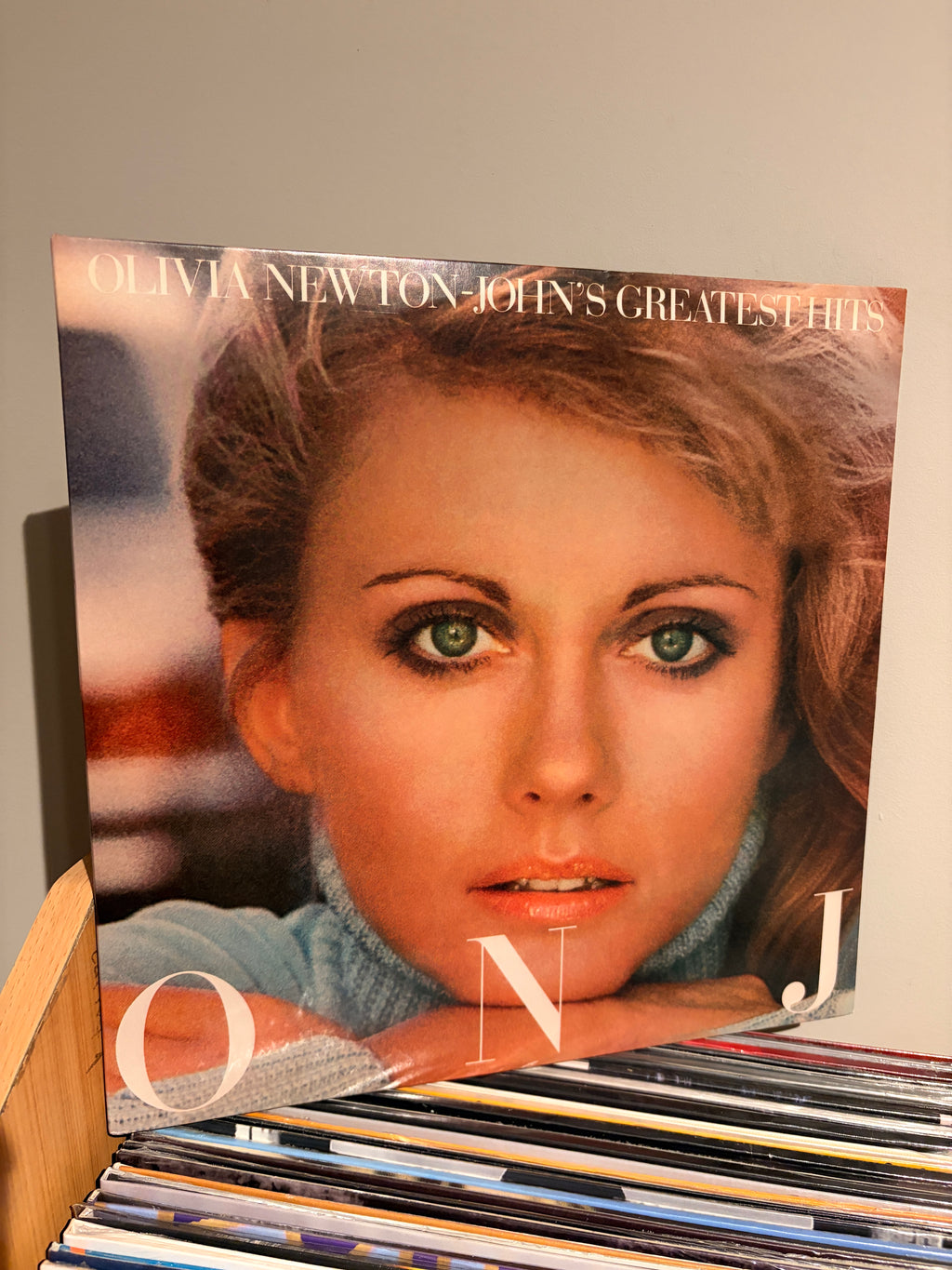 OLIVIA NEWTON JOHN`S Greatest Hits