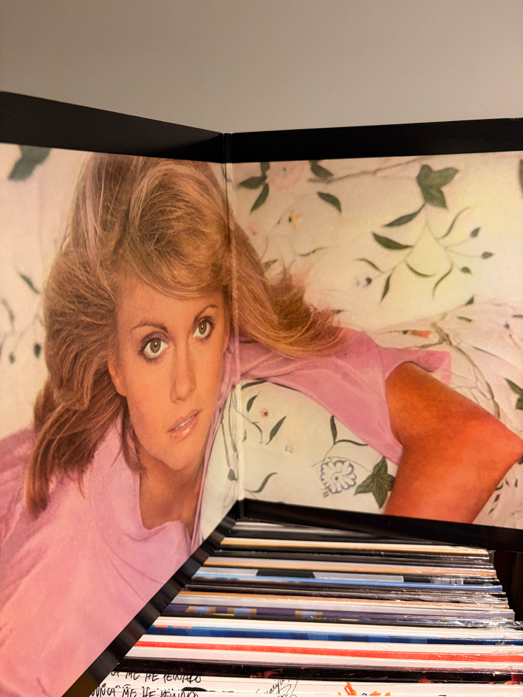 OLIVIA NEWTON JOHN`S Greatest Hits