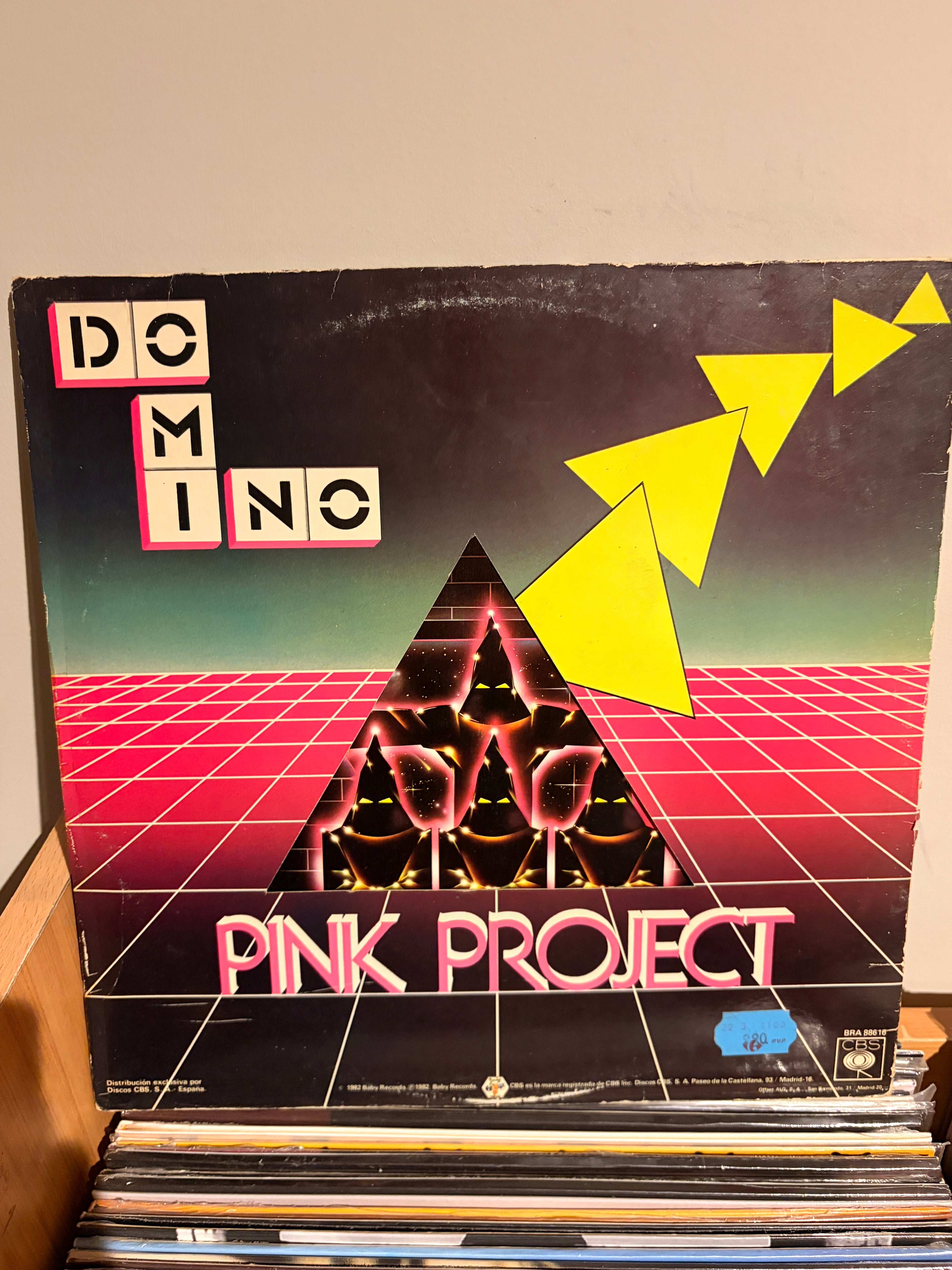 PINK PROJECT Domino