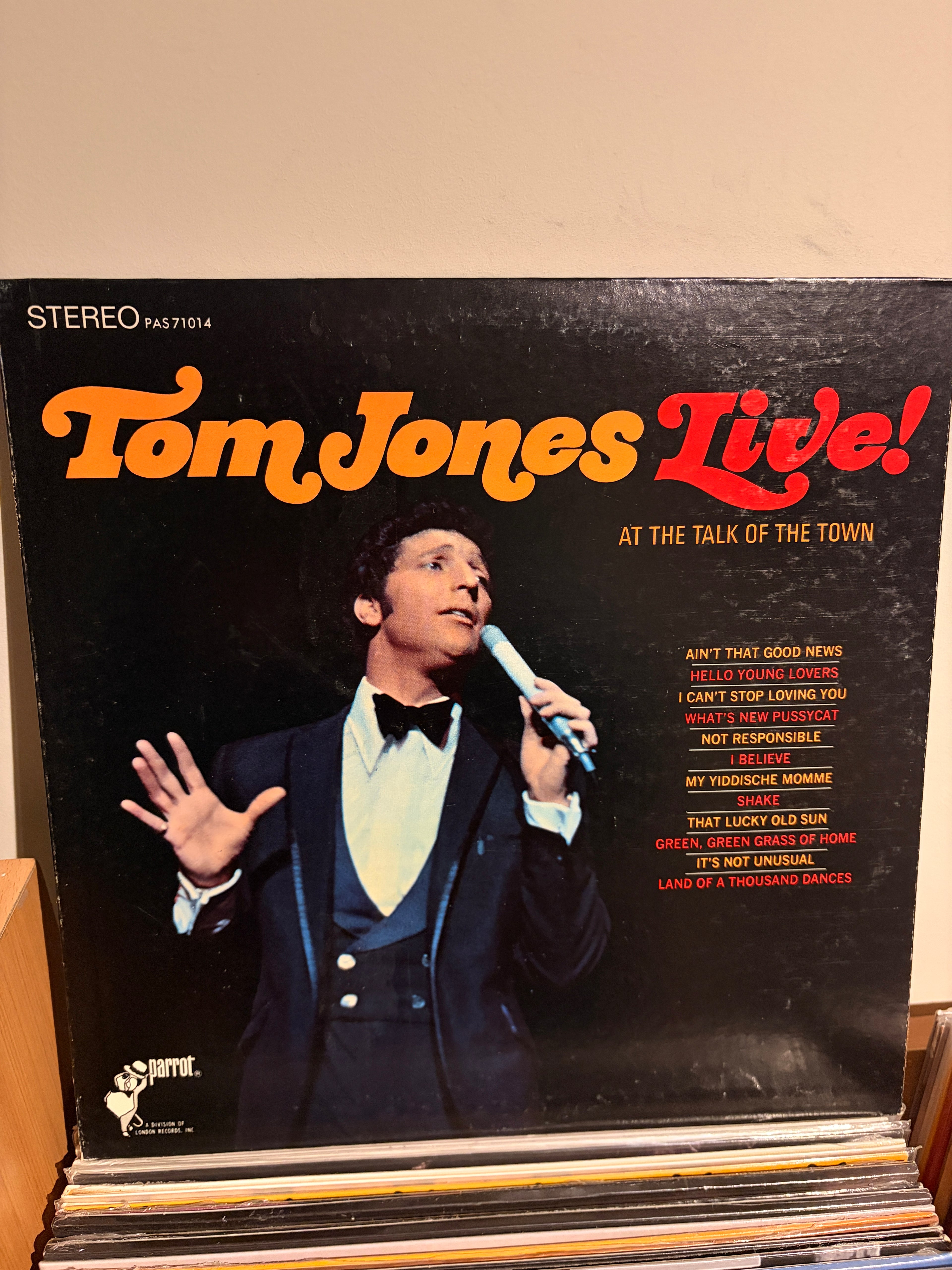 TOM JONES Live!