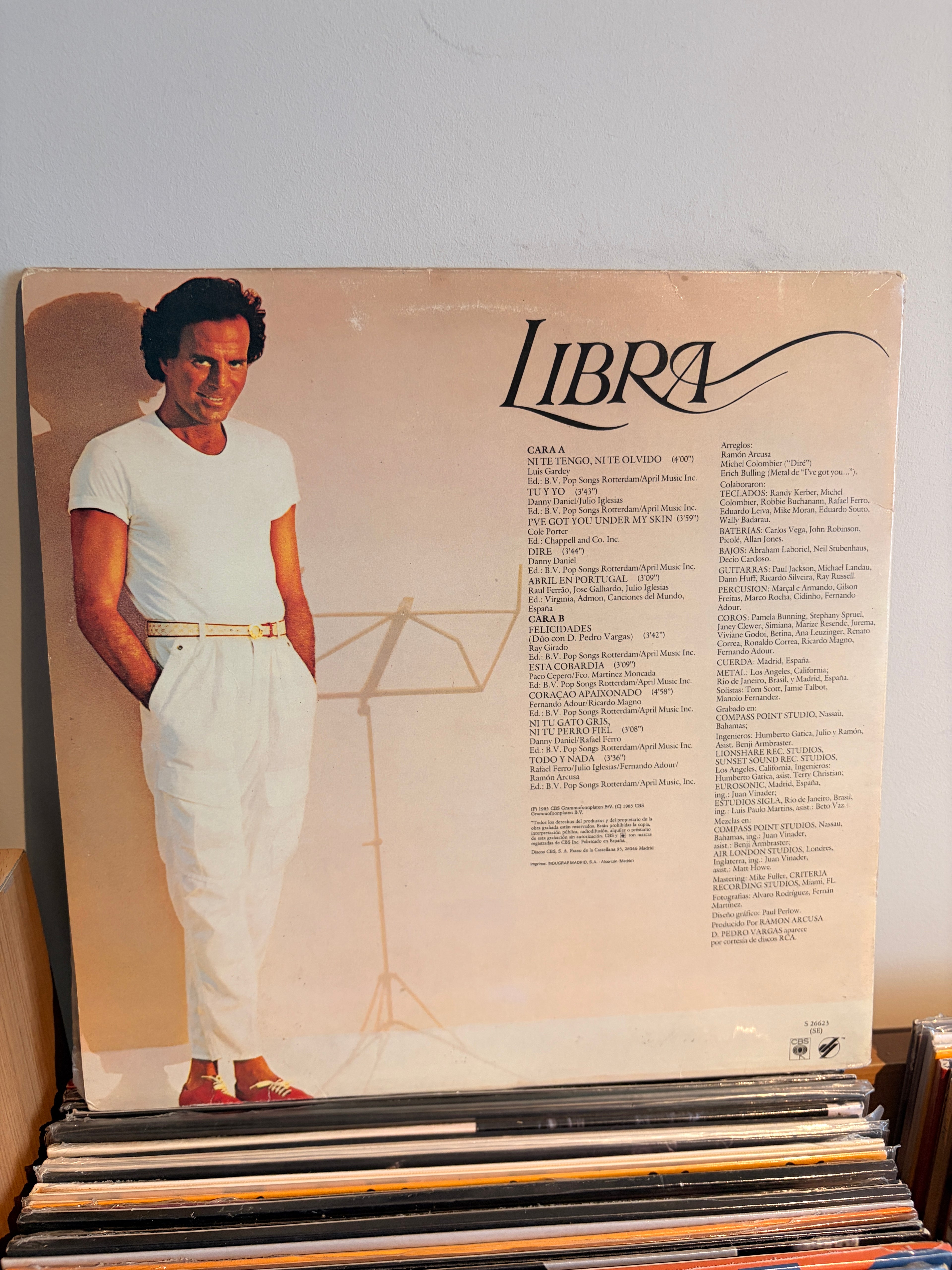 JULIO IGLESIAS Libra