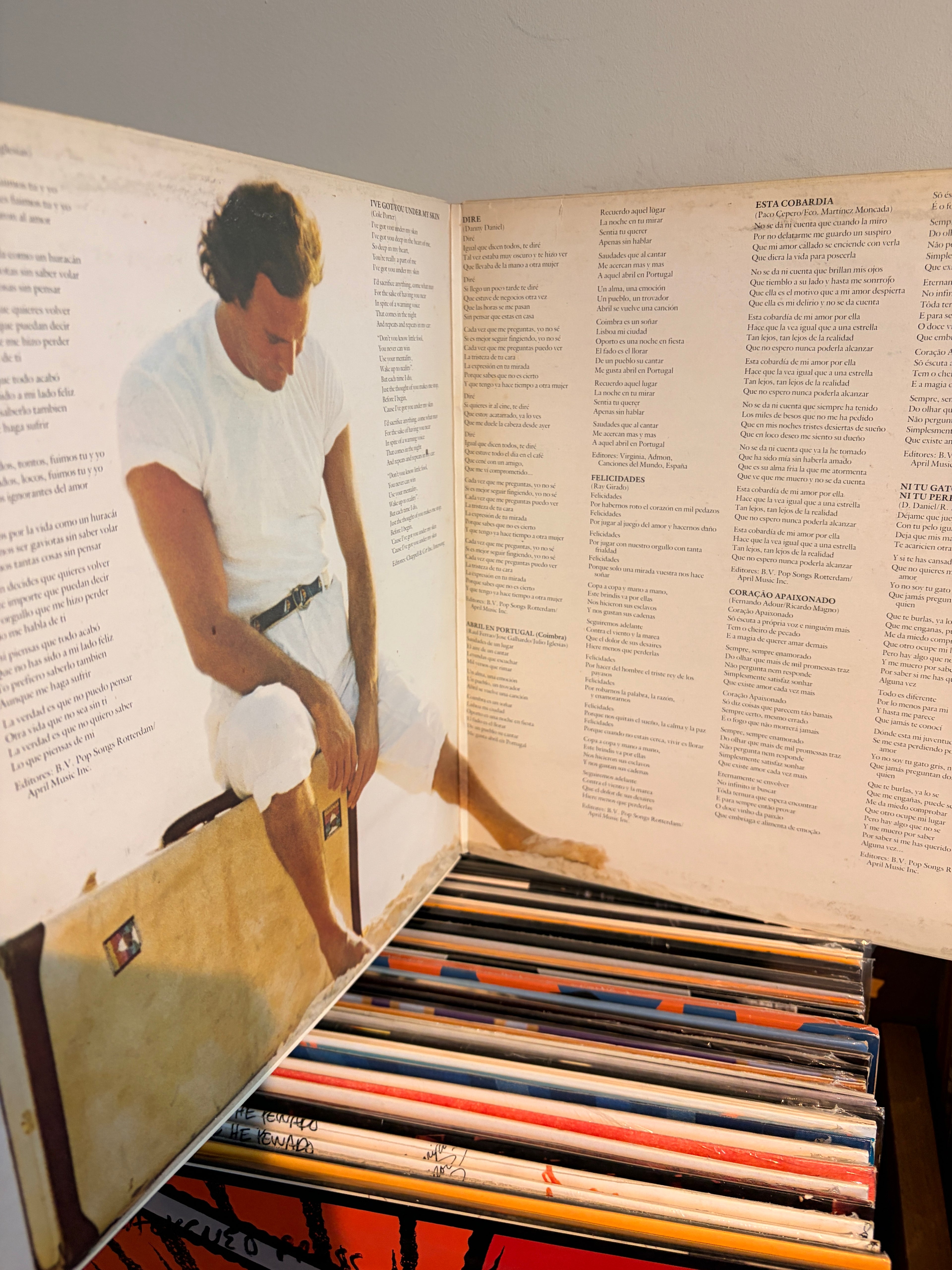 JULIO IGLESIAS Libra
