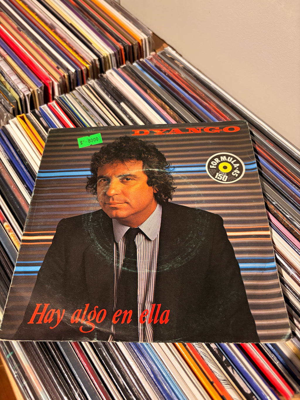 DYANGO hay algo en ella / la noche es nuestra