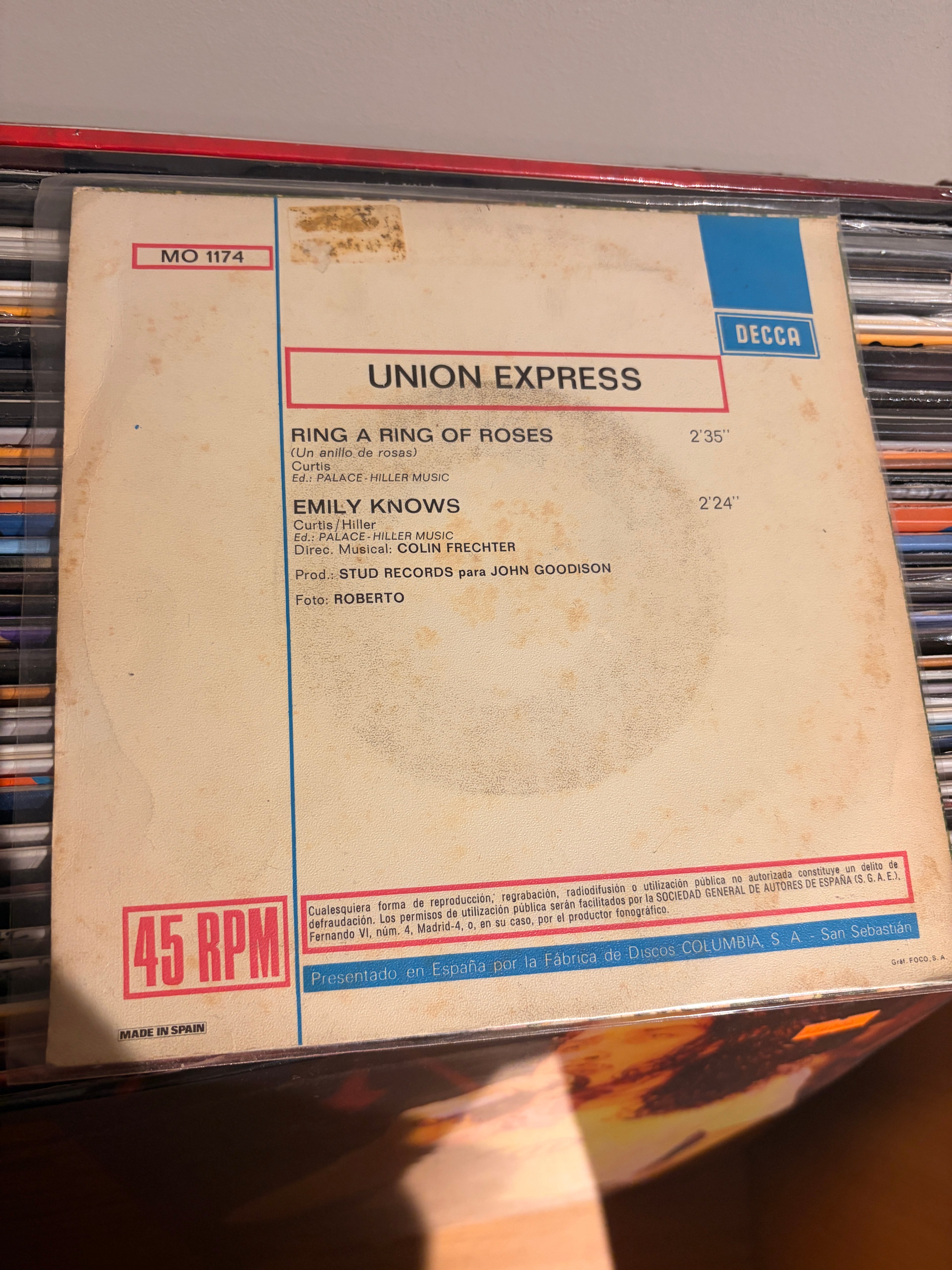 UNION EXPRESS Un anillo de rosas / Emily knows