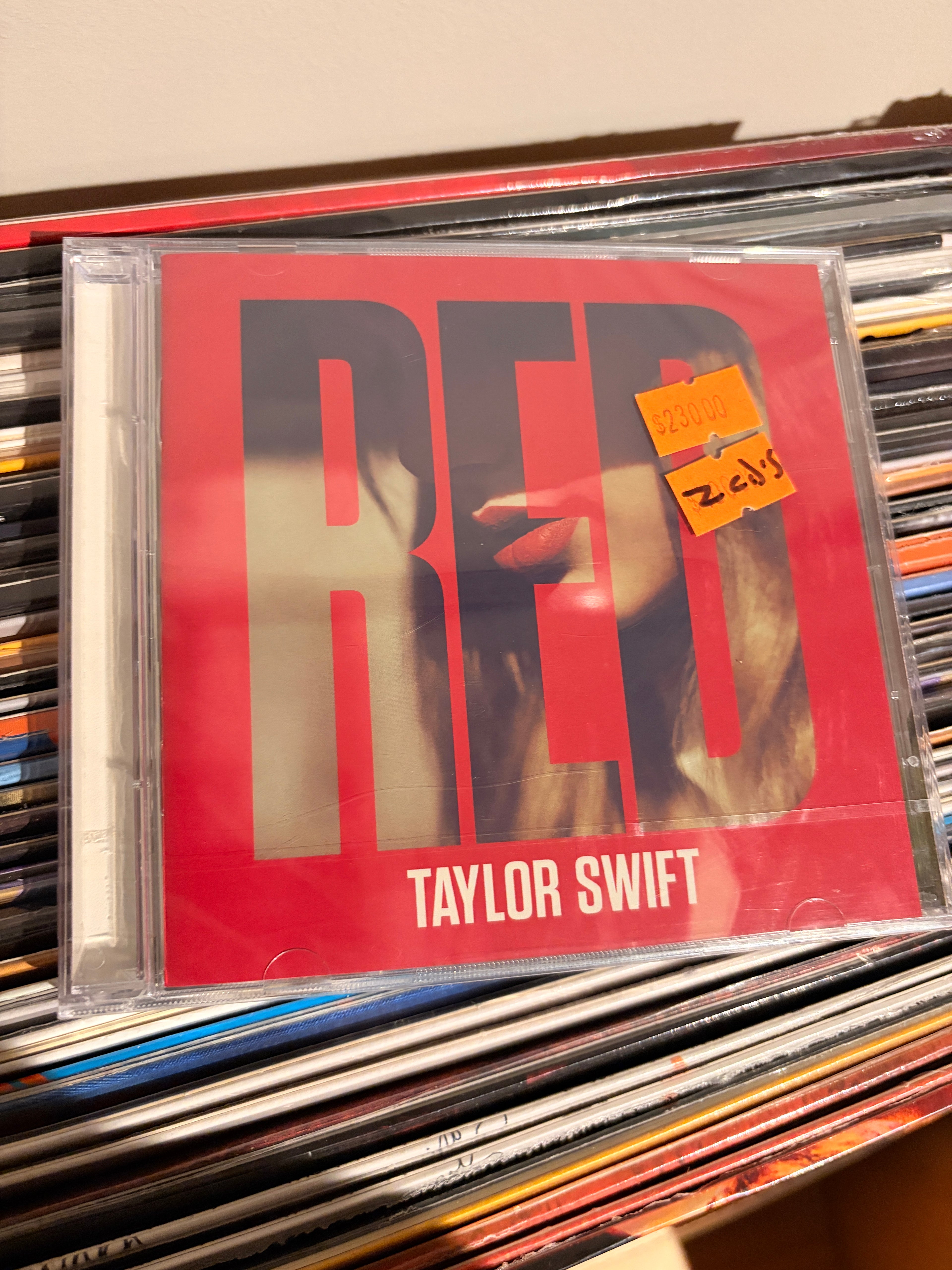 TAYLOR SWIFT Red