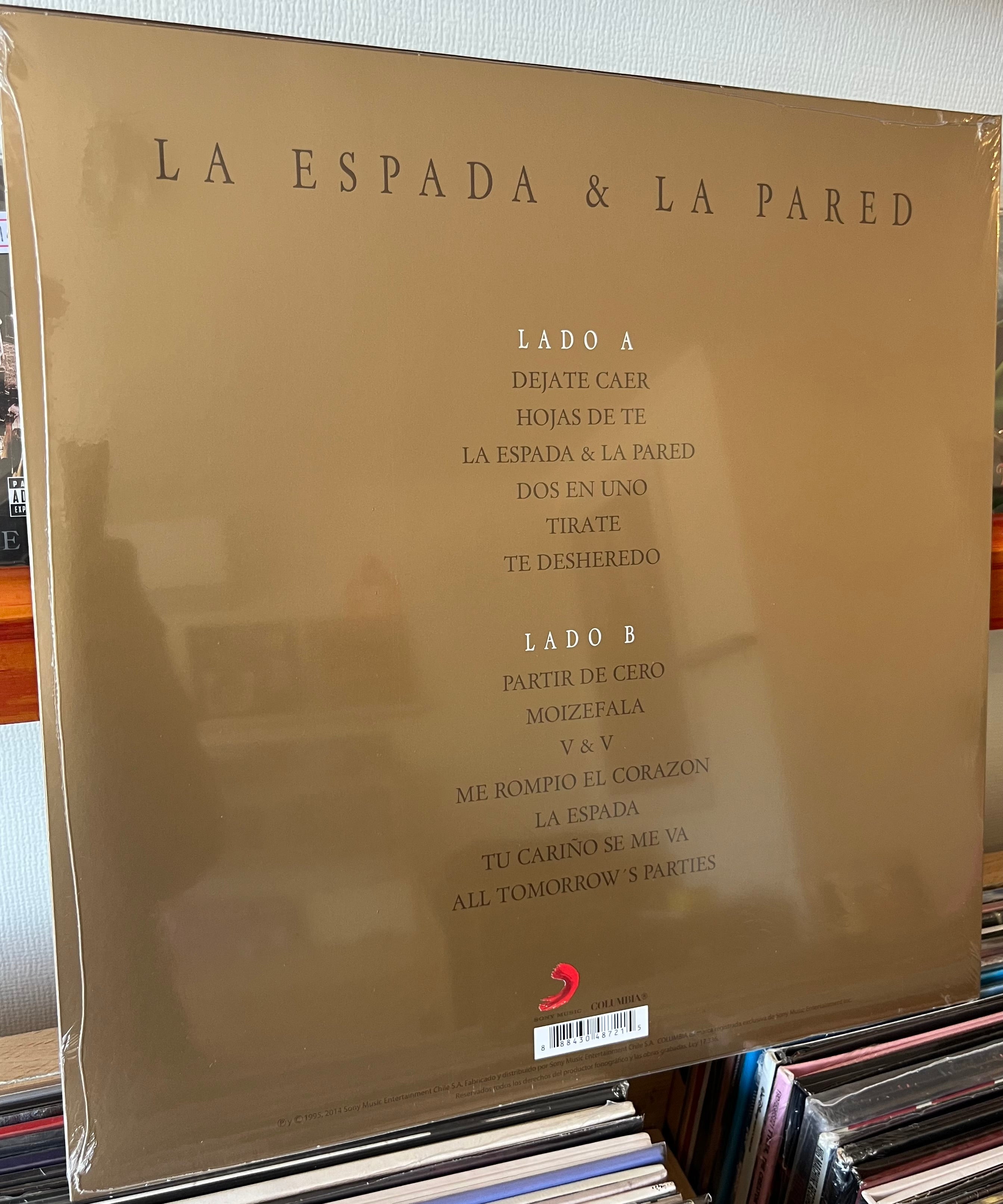 LOS TRES La espada y la pared