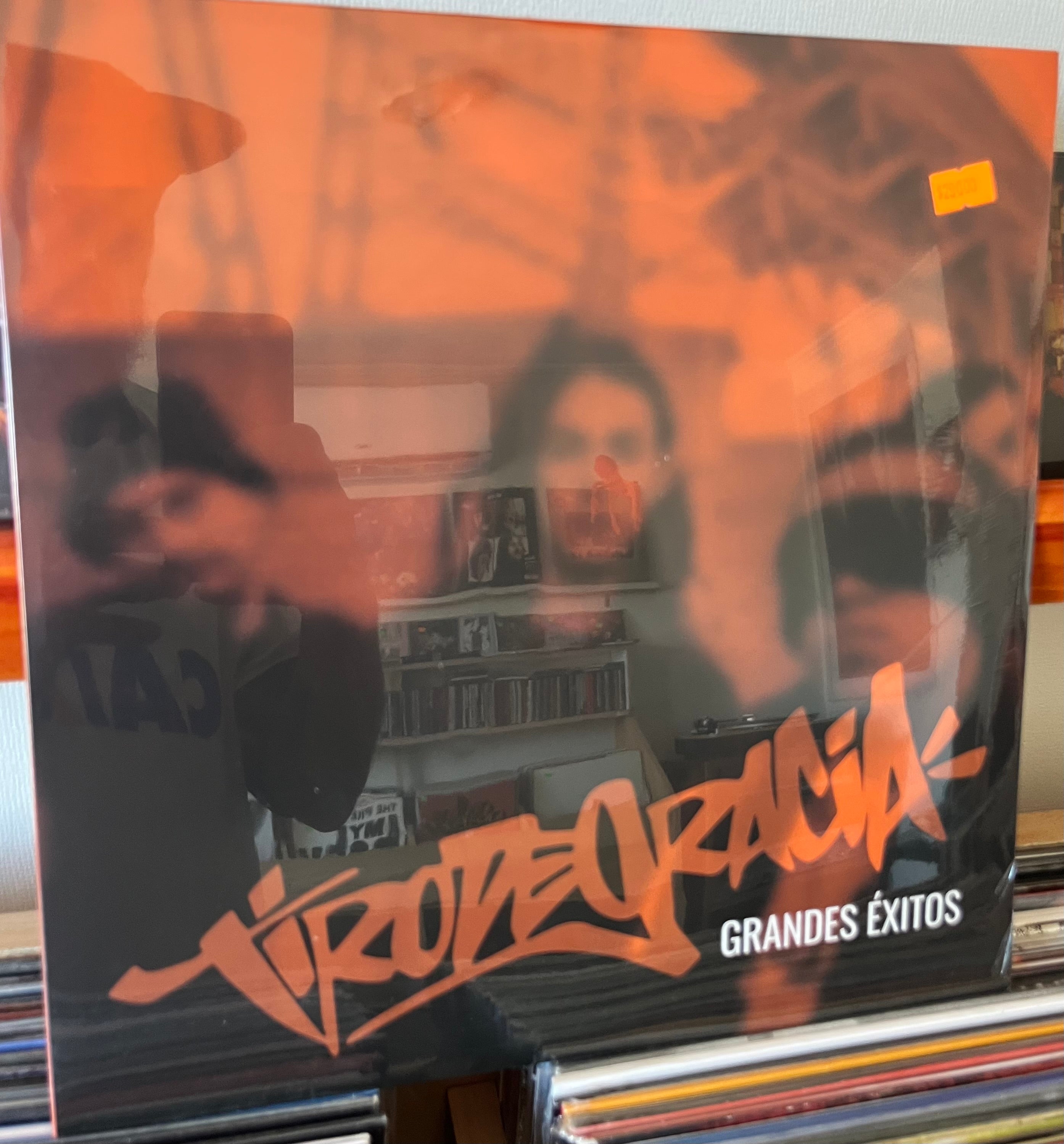 TIRO DE GRACIA Grandes Éxitos